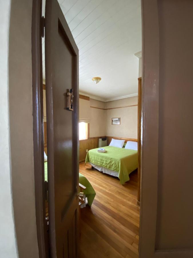 Hostal Chalet Las Violetas Пунта-Аренас Экстерьер фото